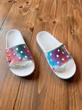 W6/M4 Crocs Classic Tie-Dye Graphic Slides